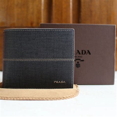 harga dompet pria Prada asli